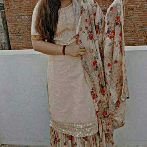 IT IS A SAHARA ELEGANT OUTFIT