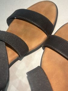Mochi Black Elastic Sandals