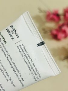 GREEN TEApore cleansing face wash fights pimple
