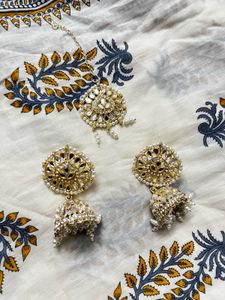 Earring (jhumkas)