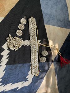 Moti Jewellery Set &amp; Mangtika