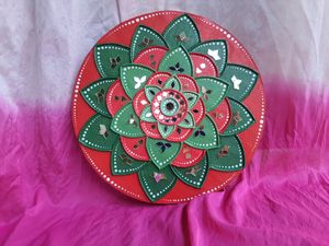 beautiful red and green lippan art