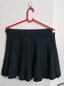 Black Knit Pleated Mini Skirt