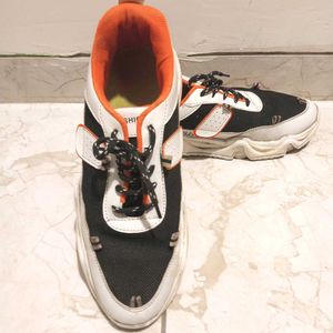 Sneakers + Free Delivery