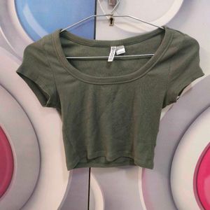 hnm- crop top