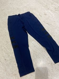 dark blue leggings