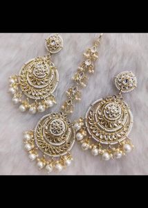Misboota Earrings With Tikka