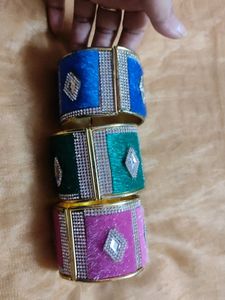 3 Diamond Studded Openable Bracelet