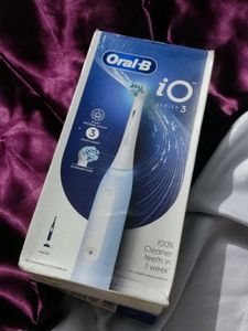 Oral B io Series 3 Electric Toothbrush
