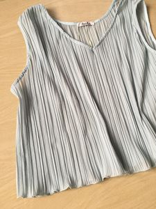 Pleats Top.