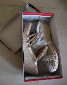 Golden Heeled Slip-On Sandals – New, Size 9