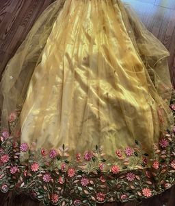 Dreamy floral gown 🌻