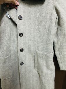 Elegant Beige Trench Coat with detachable fuax fur