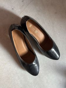 Black Pump Shoes