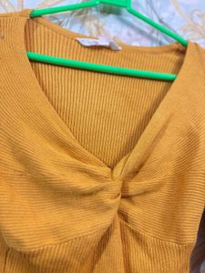 Fitted Twisted Neck Long Sleeves Top