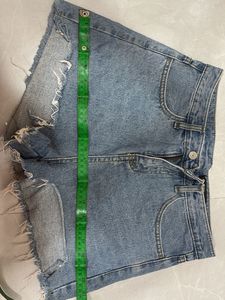 Hot Shorts With 2 Tops