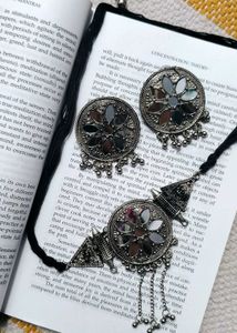 SILVER TONE JEWELRY SET