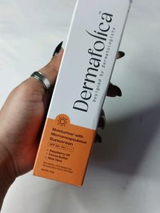 Moisturiser With Microencapsulated Sunscreen