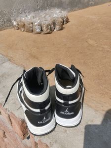 Jordan Retro 1 Black White