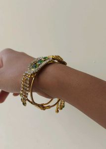 Elegant Green Stone Gold Bracelet