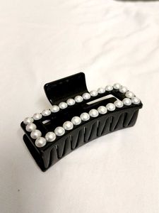 Pearl Hair Claw Clip