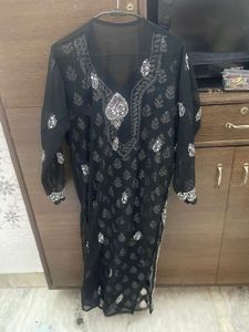Elegant Black Embroidered Kurta