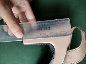 sale till 5AM NUDE HEELS