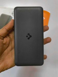 Spigen 20000mah Arc Power Bank