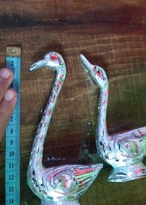 Swan Showpiece set in silver metal