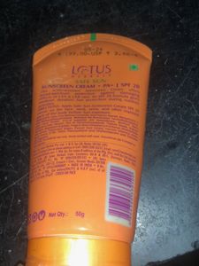 Lotus Herbals Safe Sun SPF 20