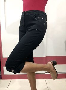 Black Capri Denim Jeans
