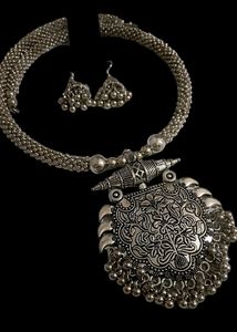 Black Metal Jewellery Set✨🤩❤️