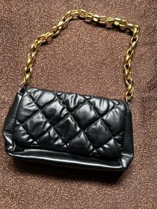 Black Bagguet Bag With Detachable Strap