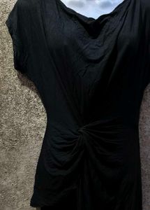 VN. Chic Black Dress