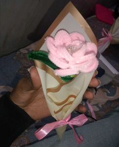 single rose bouquet made with pipe cleaners