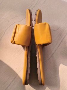 💛Mustard Ruched Flats💛