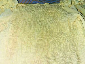 Korean yellow crop top🌻