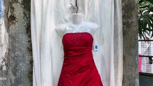 301712. Vintage Elegant Red Formal Gown