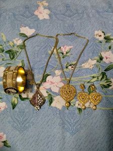Vintage Gold Tone Jewelry Set