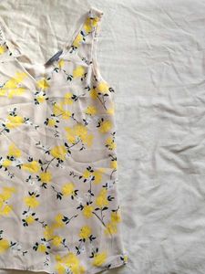 💖 Feminine &amp; Flowy Top – Classy or Casual
