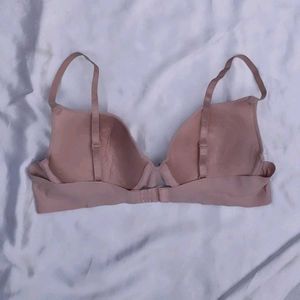 Laura Smith Nude Bra