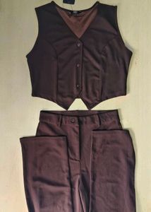 Sleeveless Panelled Short Waistcoat with Pant 👖