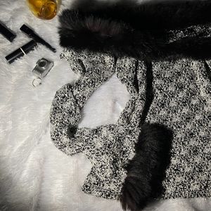 FUR neck and hand Top😍🖤