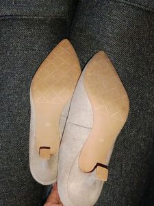 grey pumps heel
