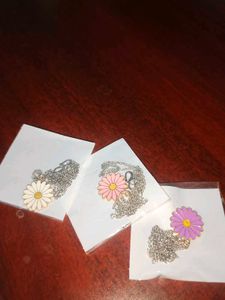 Daisy Flower Pendant Necklaces