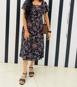 grab this beautiful hand made design dress👗👗👗👗