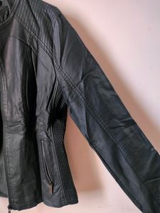 BLACK LEATHER JACKET