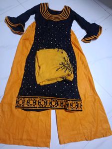 Elegant Black &amp; Gold Salwar Kameez Suit