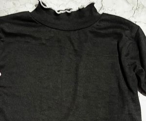 Stylish Black Ribbed Top