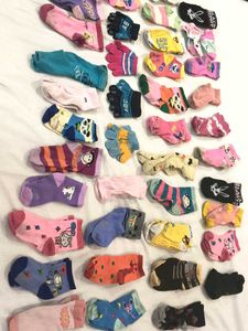 (40 Socks Jodi And 4 Hand Gloves) Bundle